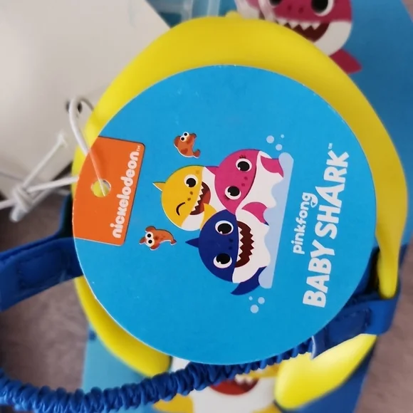 Toddler boy Baby Shark Flip Flops Brand New - Picture 5 of 10